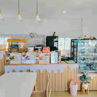หิมะตกแล้วที่ โบ๊ทคาเฟ่ บางปะหัน