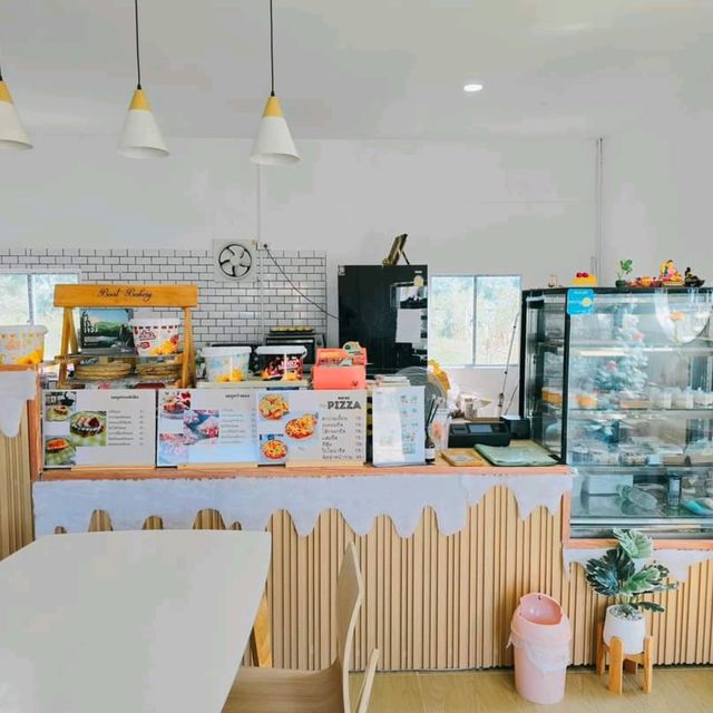 หิมะตกแล้วที่ โบ๊ทคาเฟ่ บางปะหัน