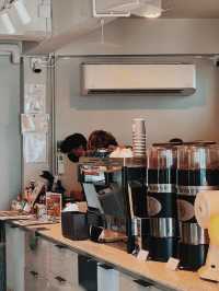 ✨ Hidden Lab - คาเฟ่ริมทะเลที่ซ่อนตัวอยู่ในบางแสน