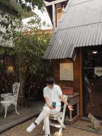 cafe เล็กๆมู้ดอบอุ่น🏚 🌿 ริมถนนบางแสน  Ellen Cafe