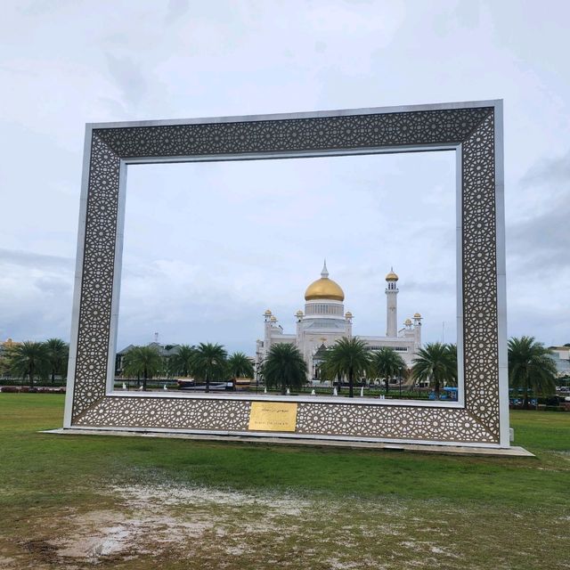 Omar Ali Saifuddien Mosque (Brunei)