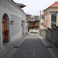 Walking Through History: The Beauty of Bukchon Hanok Village!