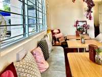 Hillrise Coffee 16 Canning Garden: Nostalgic Charm Meets Modern Comfort