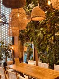 Elegant Atmosphere and Delicious Desserts at Coffee Interview Bongmyeong