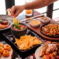 Weekend Pool Brunch ริมสระว่ายน้ำสุดชิล