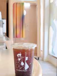 HOLIDAY PASTRY Flagship Store คาเฟ่กรุงเทพ