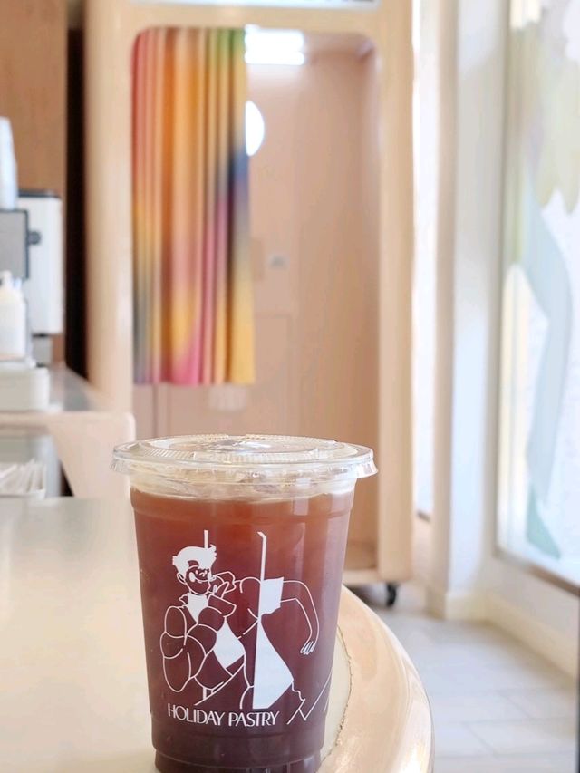 HOLIDAY PASTRY Flagship Store คาเฟ่กรุงเทพ