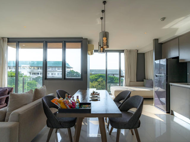 Cross Vibe Pattaya Seaphere โรงแรมใกล้ทะเล