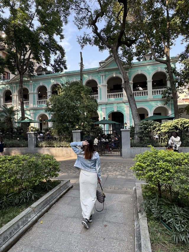 A charming island in the city 