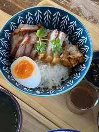 ข้าวด้งหมูแดงเตาถ่าน ศิริราช วังหลัง