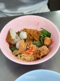 เจ๊เฮี้ยง ก๋วยเตี๋ยวลูกชิ้นปลา ตลาดน้อย 