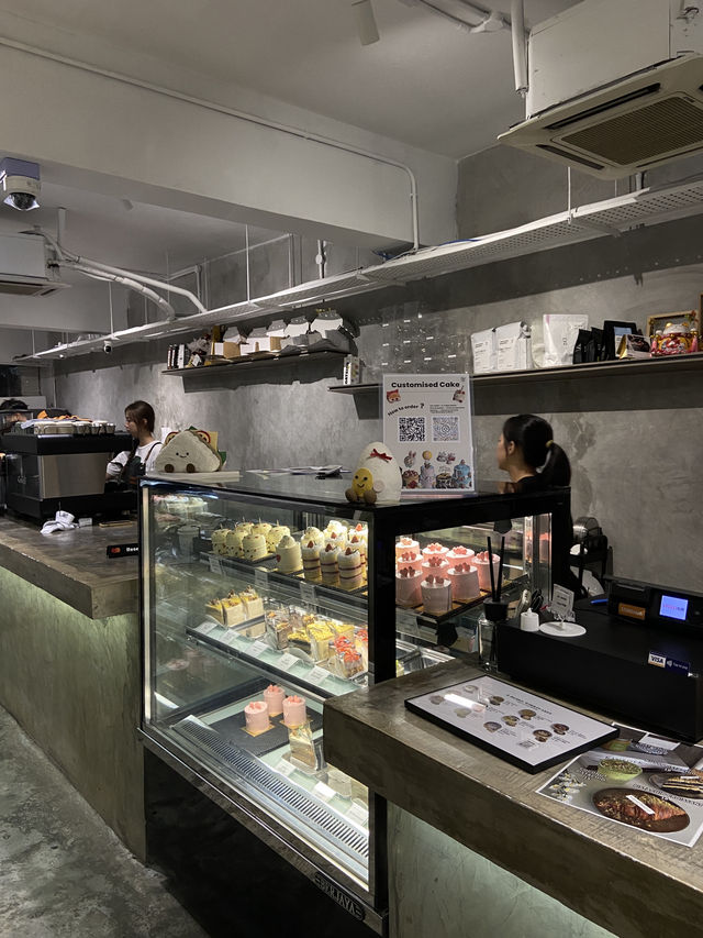 8 Inch by Legend: A Must-Try Bakery for Cake Lovers