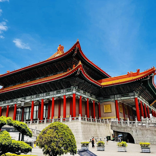 Discover the Majestic District Chang Kai-Shek Memorial Hall in Taipei