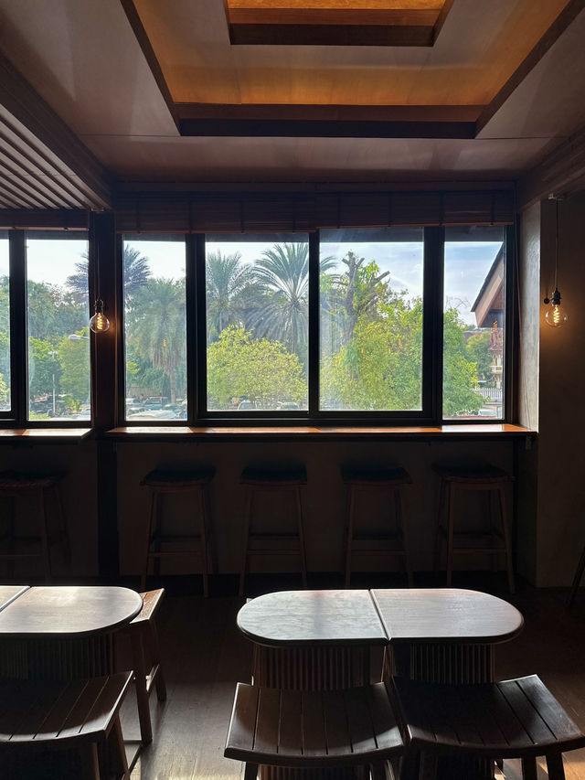 จิบกาแฟ แลพระธาตุเมืองคอน ที่ร้าน Kopi Roaster