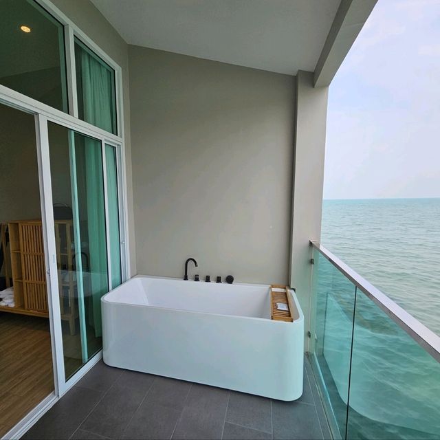 บ้านต๊ะ บางเสร่