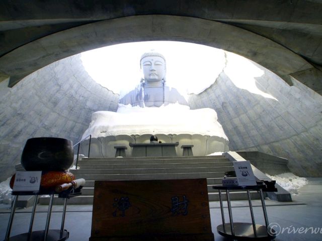 【北海道】雪と大仏とモアイのコラボ！真駒内滝野霊園