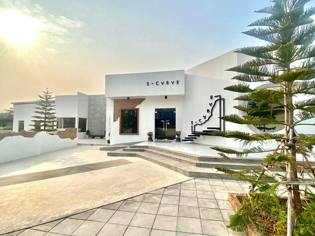 S-Curve Specialty Coffee Cafe 