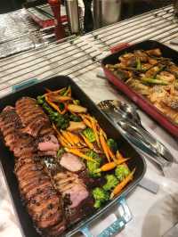 บุฟเฟ่ต์มื้อกลางวันที่โรงแรมแลนด์มาร์ค