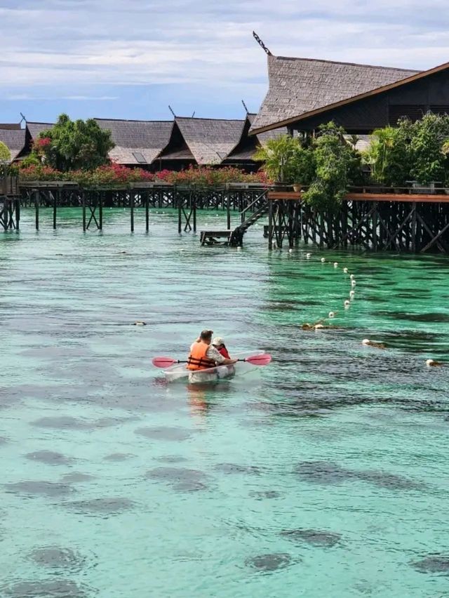 "Sipadan-Kapalai Dive Resort: A Floating Haven for Divers and Ocean Lovers"