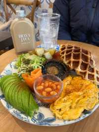  元朗人氣Café 💕 𝐁𝐫𝐚𝐯𝐚 𝐉𝐚𝐯𝐚 𝐂𝐨𝐟𝐟𝐞𝐞✨高質Brunch＋自家製巴斯克蛋糕😋