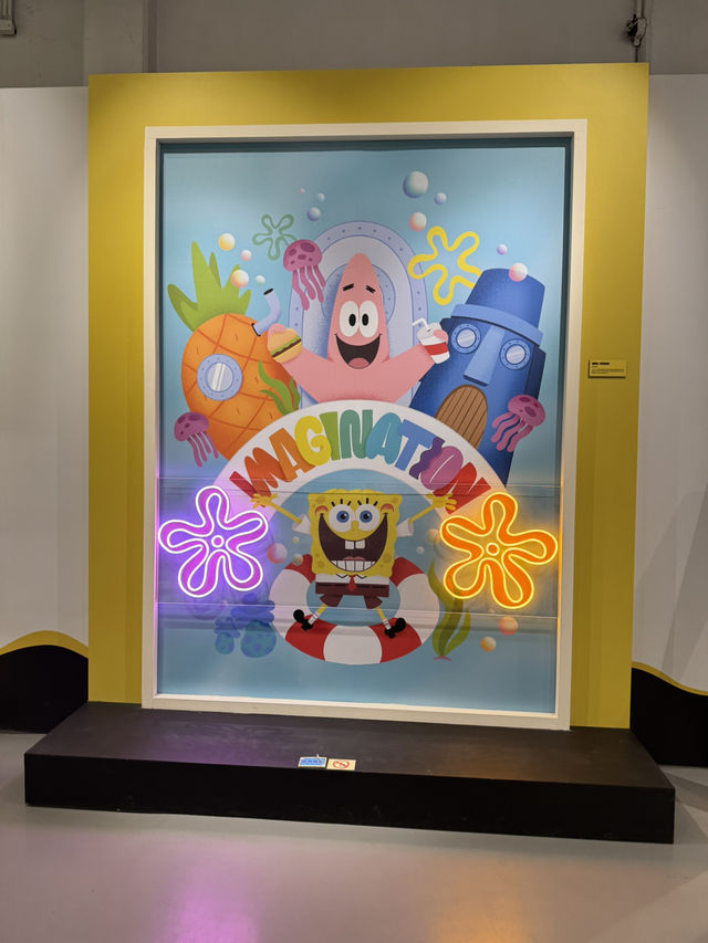 台北華山文創園區史努比與海綿寶寶