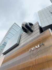 แพนด้าปีนตึก สัญลักษณ์ของเมืองเฉิงตู