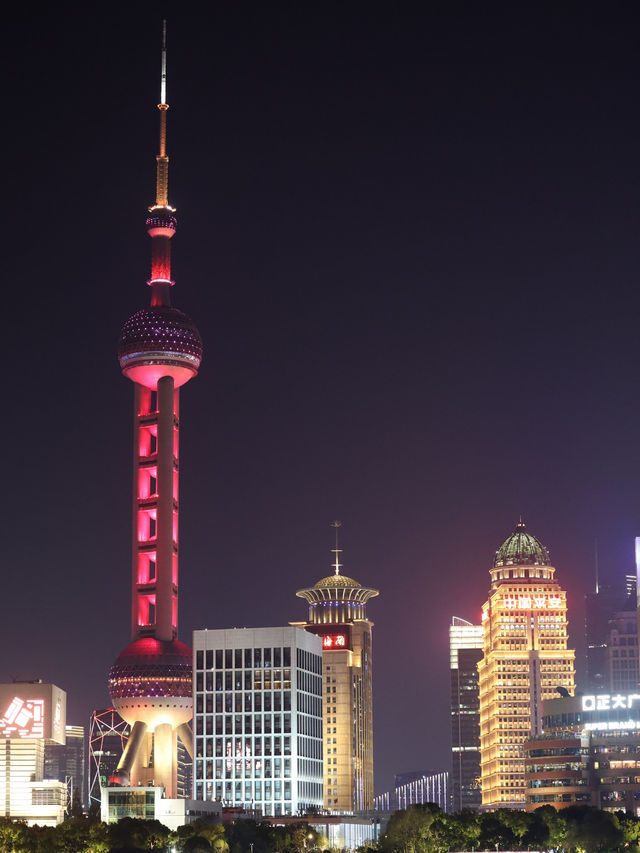 上海外灘：夜幕下的璀璨之美 🌌✨