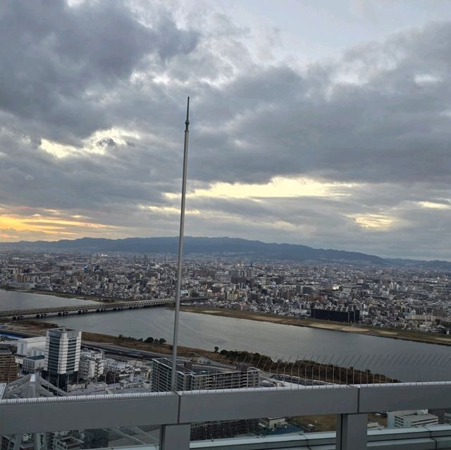 오사카 시내를 한눈에 볼 수 있는 '우메다 공중정원 전망대'