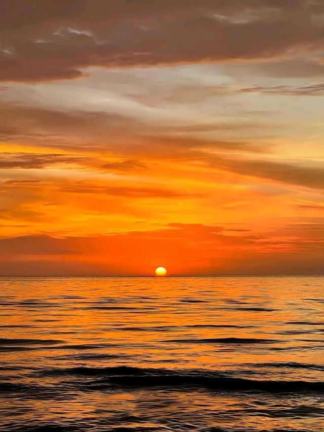 Gorgeous Golden Sands and Crimson Skies, My Tanjung Aru Beach Experience! 