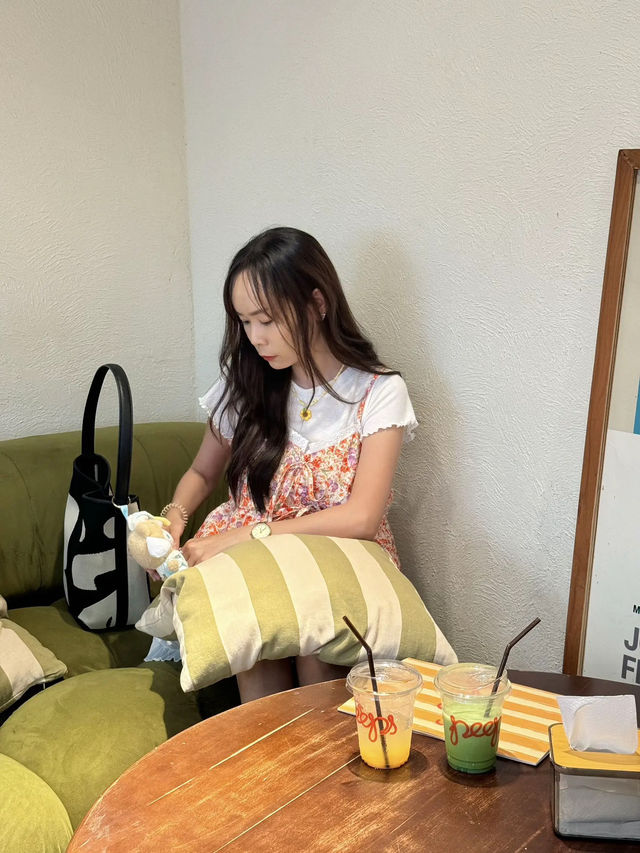 ไปบางแสนต้องแวะ! คาเฟ่ฟีลไมอามี่ 🏝️