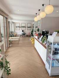 ร้าน Niji House Bangsaen คาเฟ่สไตล์มินิมอล