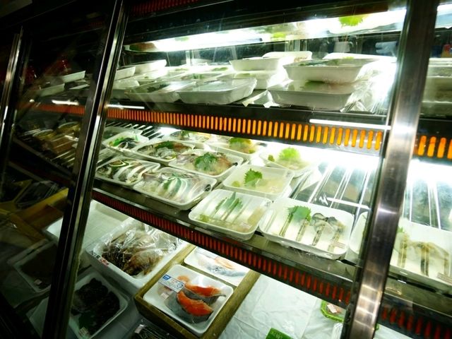 酒好きの憧れ“魚屋呑み”が現実に！　静岡市興津【呑める魚屋 魚徳】ではなきん🍶