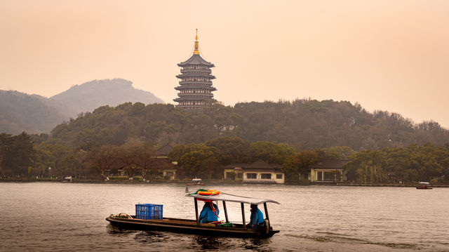 Unforgettable Moments at West Lake (Xi Hu) and Lingyin Temple