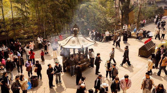 Unforgettable Moments at West Lake (Xi Hu) and Lingyin Temple