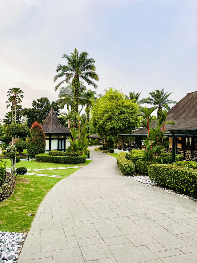  “Tranquil Hideaway Retreat in Lush Greenery”