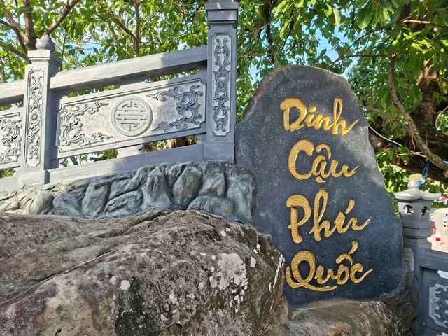 Dinh Cau Temple วัดริมทะเล🌊