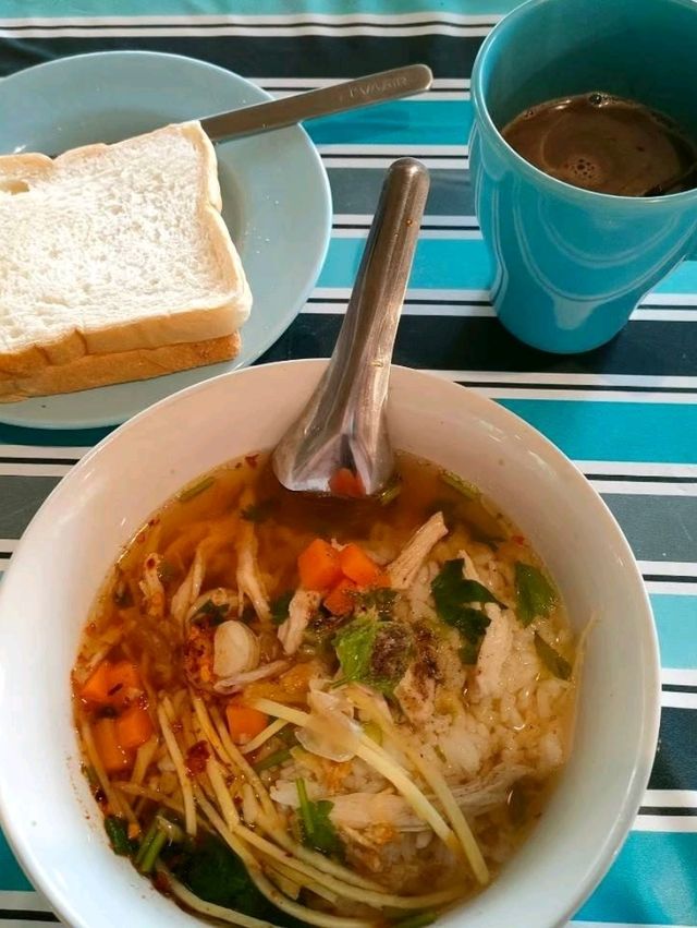🌾 เพลินดีนี่ – ที่พักกลางนา ดื่มด่ำธรรมชาติ