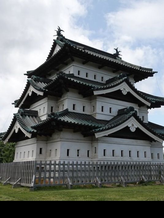 🎯【青森・弘前城】日本一美しい桜とお城のコントラストに感動