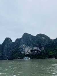 ｜越南｜下龍灣驚訝洞-最壯觀、最大型的鐘乳石洞