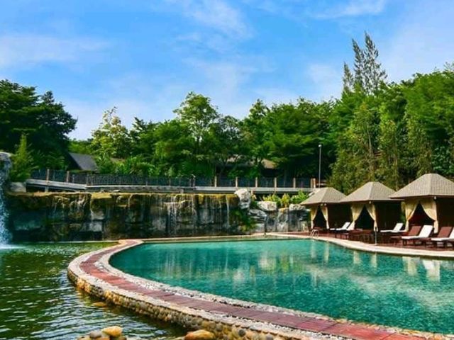 🍃✨ Philea Resort & Spa Melaka – Sleep in a Wooden Wonderland! 🏡🌿