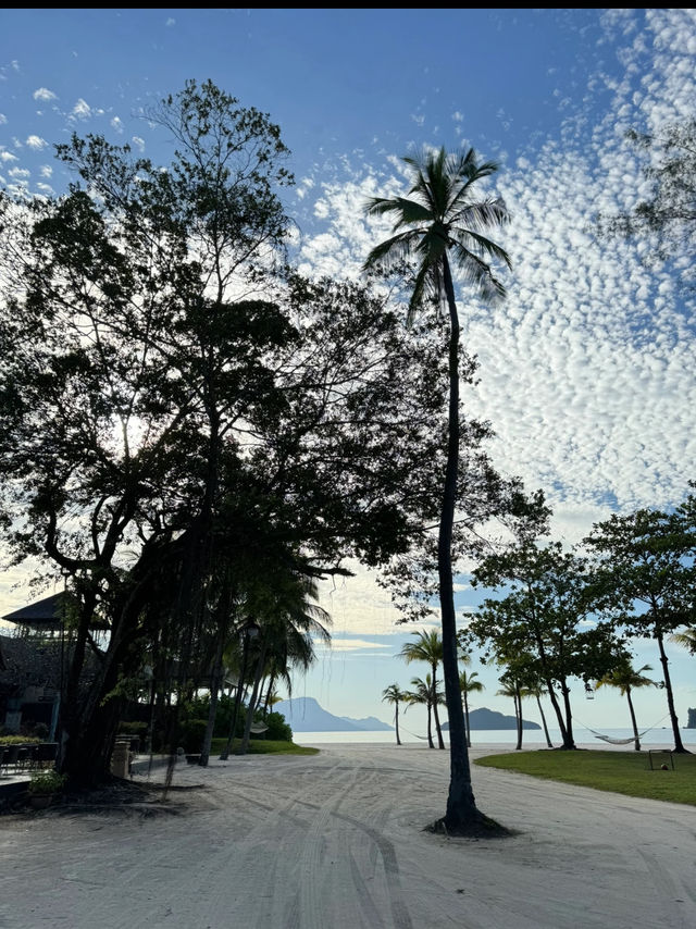 🌊 Four Seasons Langkawi – A Touch of Moroccan Blue