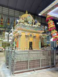 極彩色の南インド寺院！ワットプラシーマハーウマーテウィーで異文化参拝体験