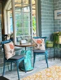 Sea Calm Cafe Phuket (ร้านสีคราม): คาเฟ่สไตล์ยุโรป