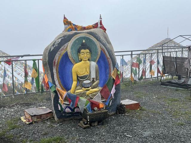  📍 G318 Nima Sacred Mountain Service Area – A Unique Tibetan-style Stop at 4668m