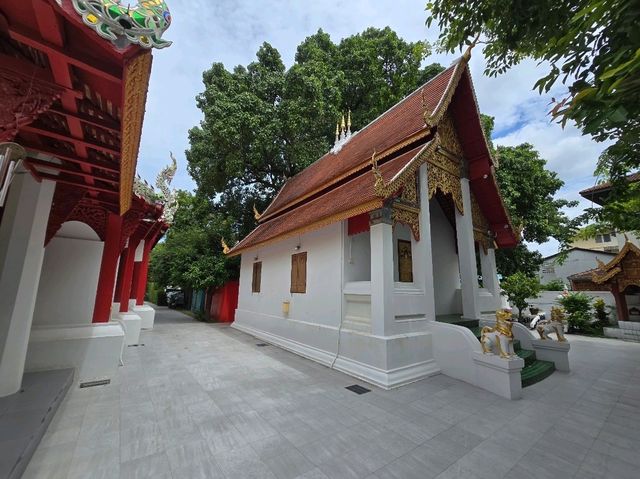 วัดผ้าขาว วิหารงามทรงเก่า พระเจ้าขลังองค์ใหญ่