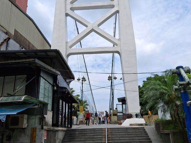 Explore the Bitan Suspension Bridge at Xindian, New Taipei City, Taiwan