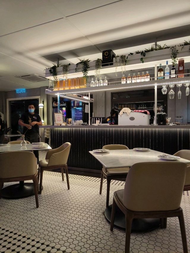A Perfect Spot for Dinner and Good Vibes