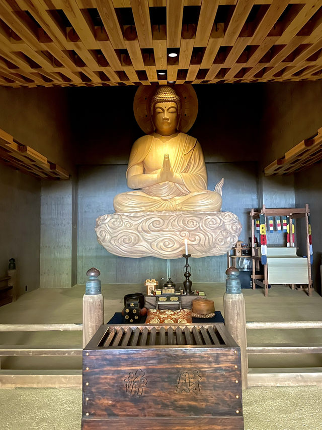 【池袋】 空中に浮遊する大仏！！都会に鎮座する近代的なお寺