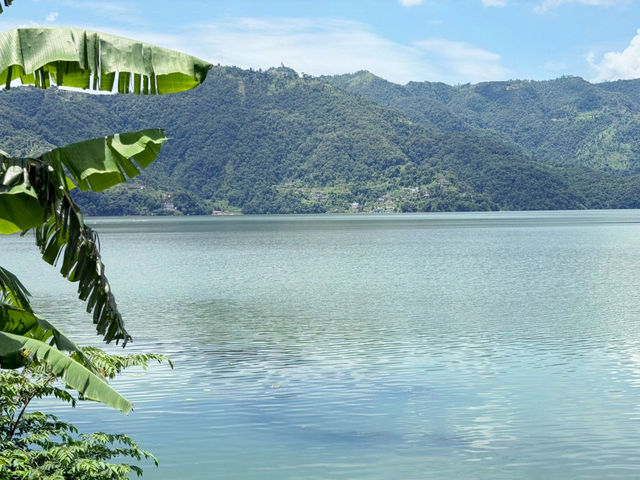 【ネパール・ポカラ ペワ湖】神秘とやすらぎが交差する場所