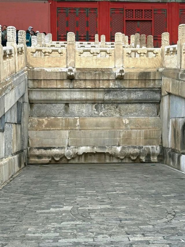 A Walk Through Imperial Wonder : The Forbidden City